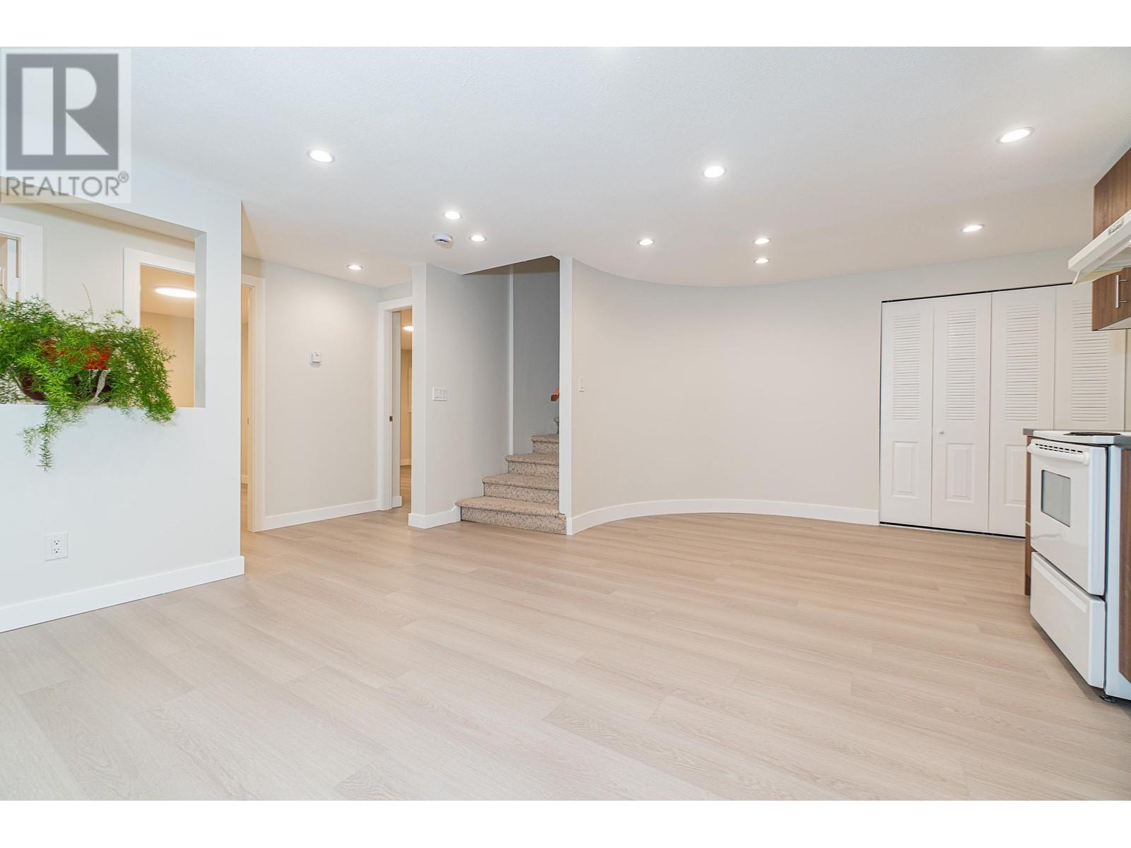 Listing Picture 24 of 35 : 6169 LOCHDALE STREET, Burnaby / 本拿比 - 魯藝地產 Yvonne Lu Group - MLS Medallion Club Member