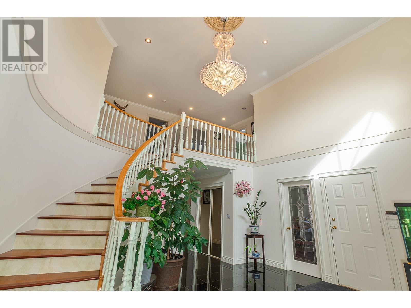 Property at 6169 LOCHDALE STREET image 4