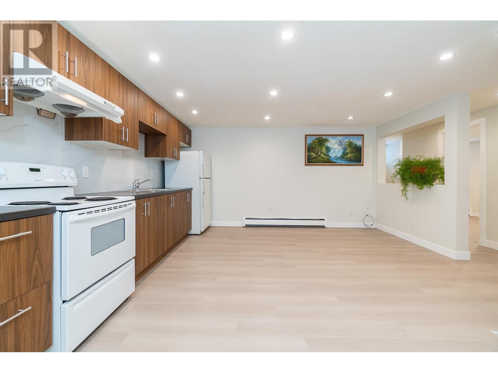 Listing Picture 22 of 35 : 6169 LOCHDALE STREET, Burnaby / 本拿比 - 魯藝地產 Yvonne Lu Group - MLS Medallion Club Member