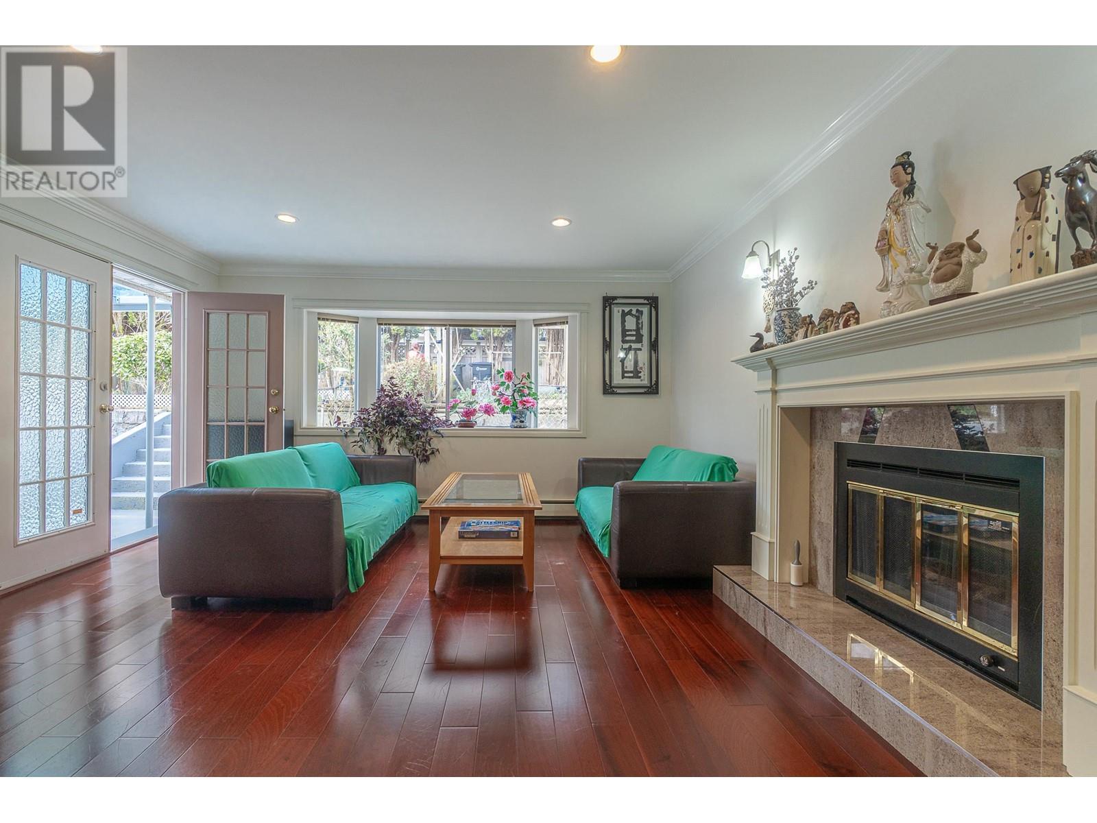 Listing Picture 14 of 35 : 6169 LOCHDALE STREET, Burnaby / 本拿比 - 魯藝地產 Yvonne Lu Group - MLS Medallion Club Member