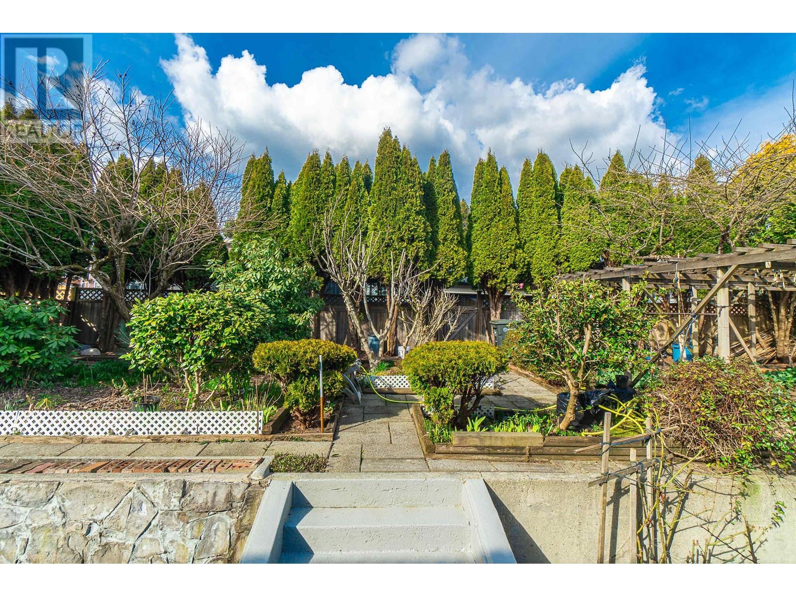 Listing Picture 33 of 35 : 6169 LOCHDALE STREET, Burnaby / 本拿比 - 魯藝地產 Yvonne Lu Group - MLS Medallion Club Member
