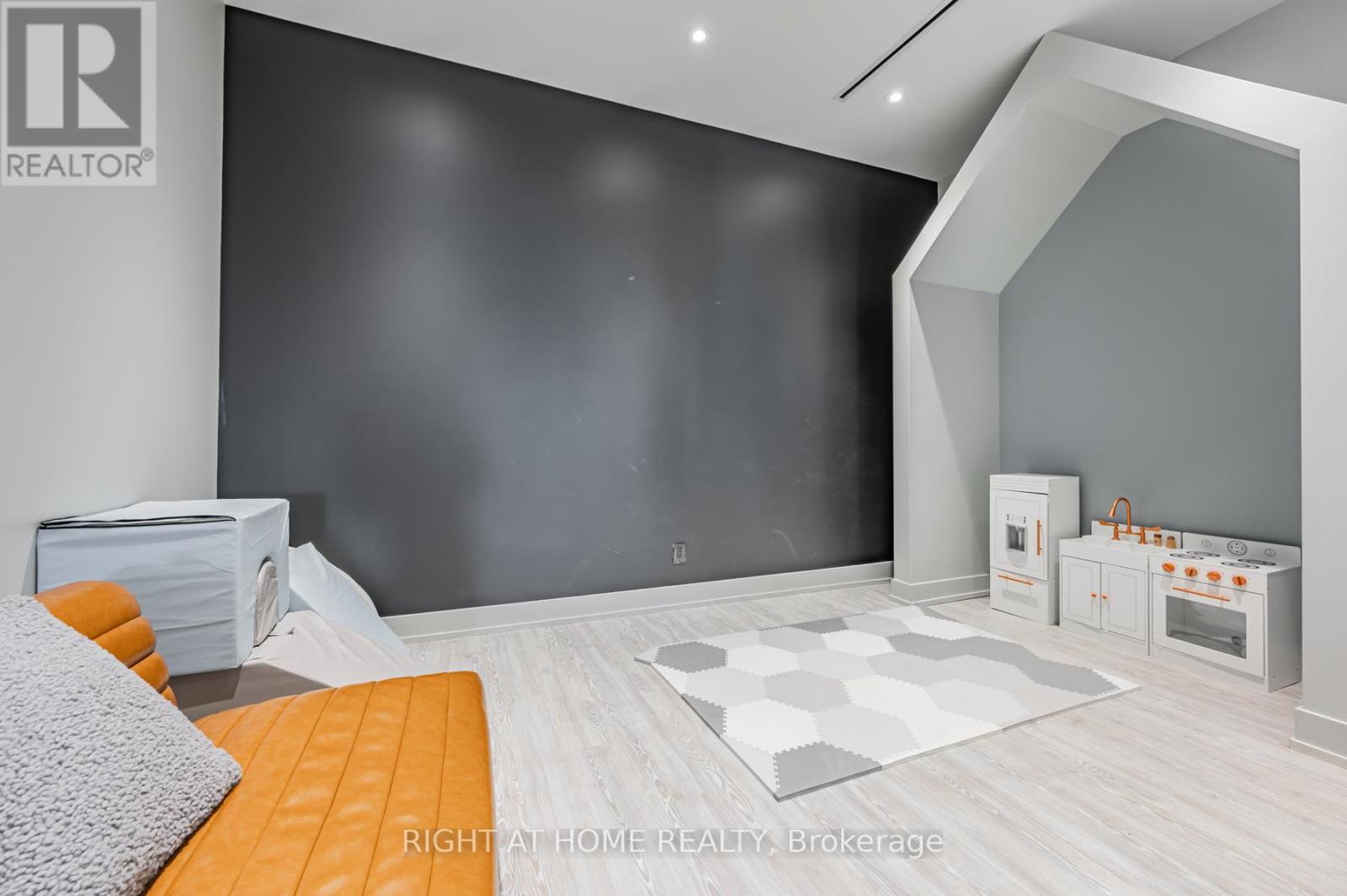 506 - 270 Dufferin Street, Toronto, Ontario  M6K 0H8 - Photo 35 - W12100327