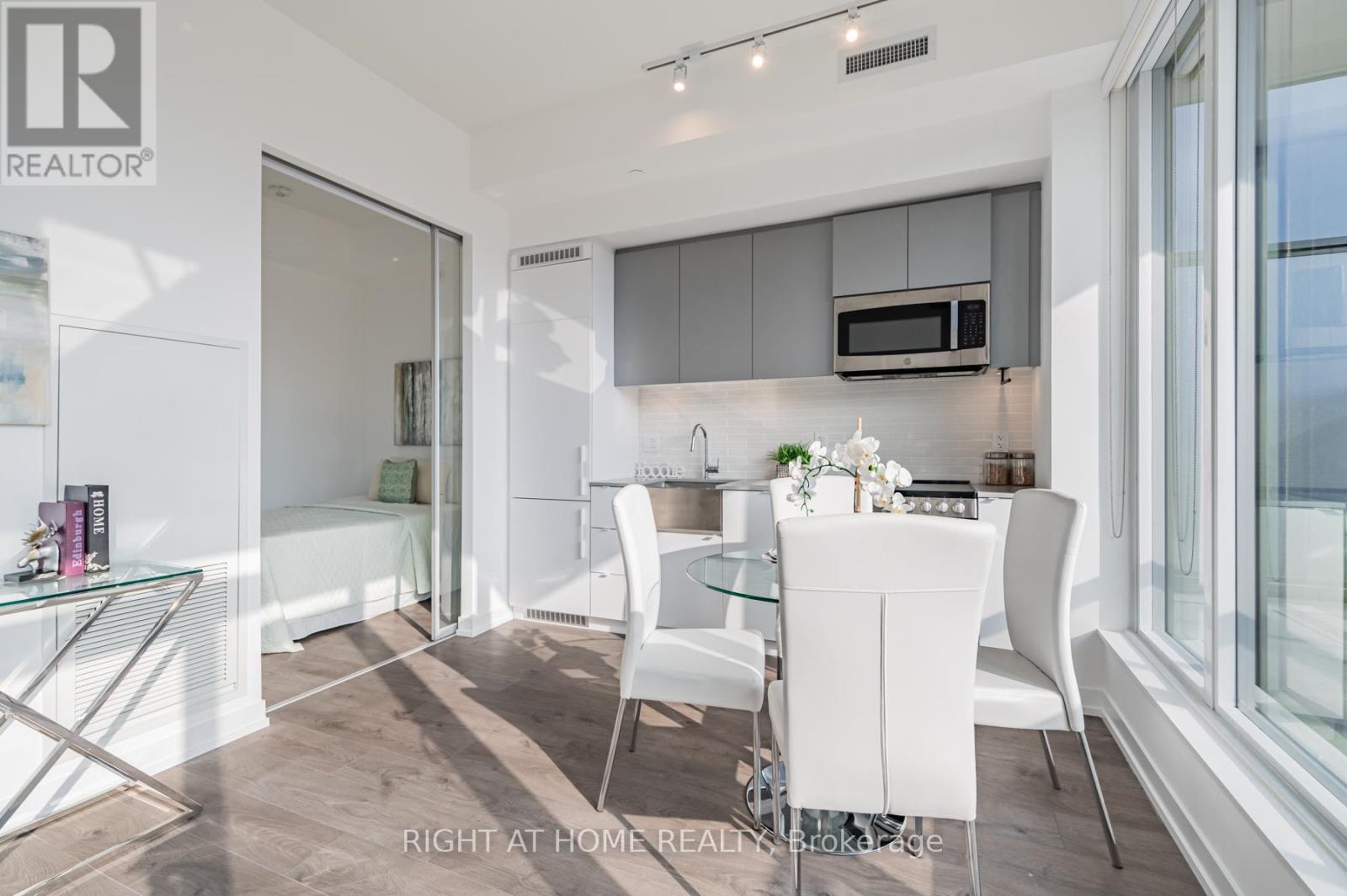 506 - 270 Dufferin Street, Toronto, Ontario  M6K 0H8 - Photo 8 - W12100327