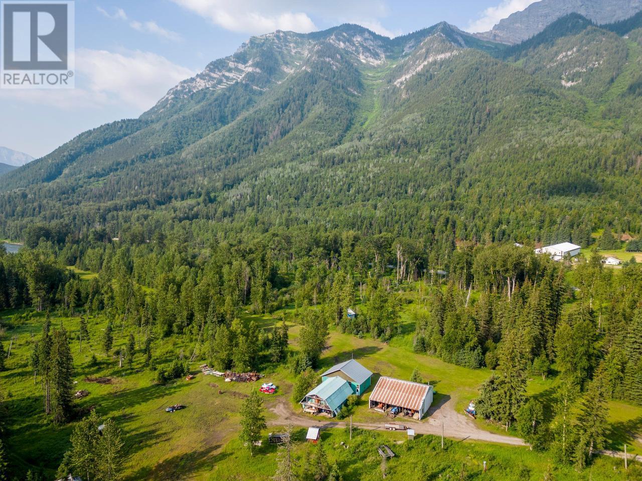 6542 Morrissey Road, Elk Valley, British Columbia  V0B 1M1 - Photo 8 - 2471199