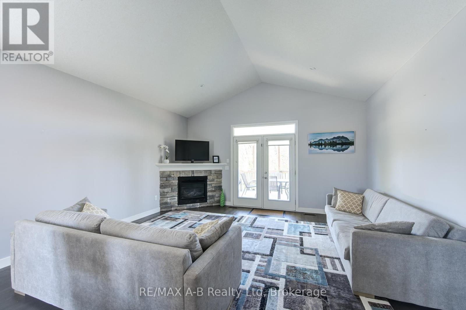 2 Diamondridge Court, St. Marys, Ontario  N4X 0B3 - Photo 7 - X12118079