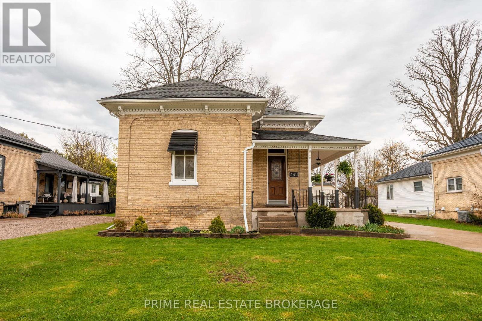 442 Albert Street, South Huron, Ontario  N0M 1S1 - Photo 2 - X12120263