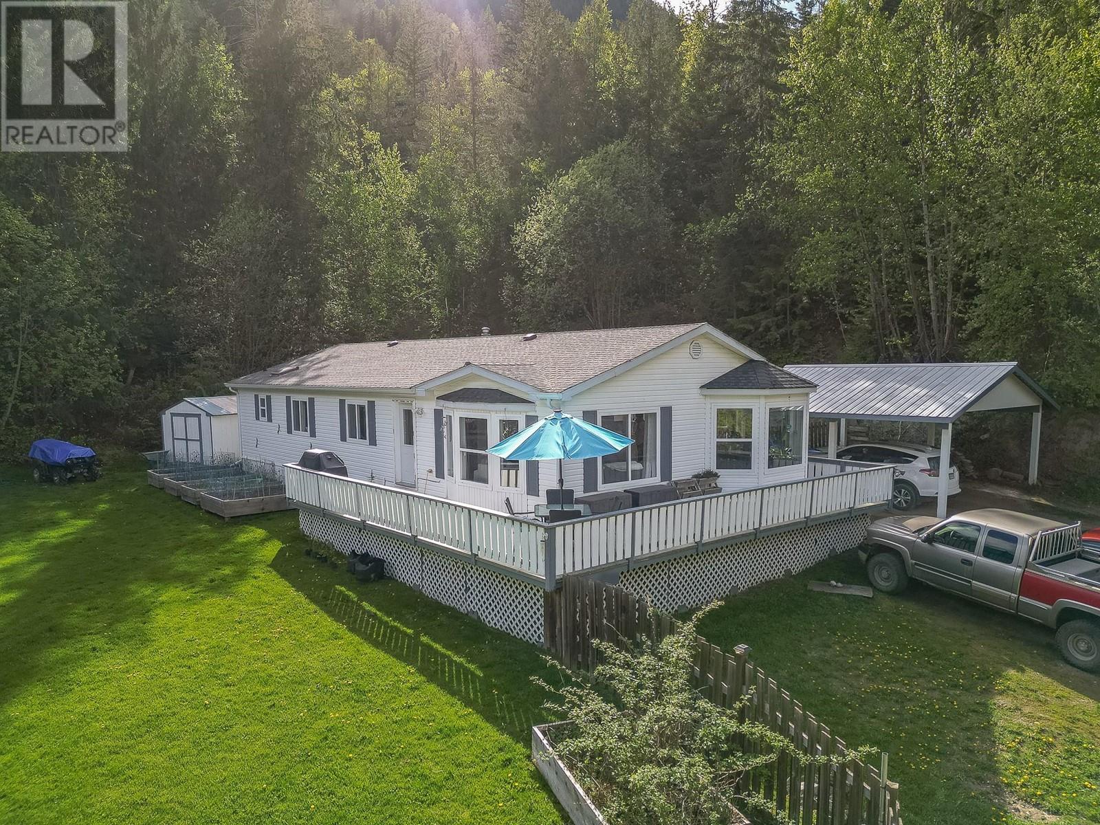 725 Abbington Lane, Tappen, British Columbia