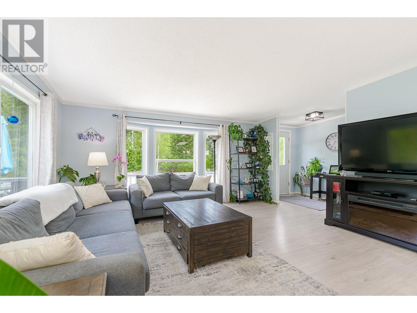 725 Abbington Lane, Tappen, British Columbia  V0E 2X0 - Photo 3 - 10337390