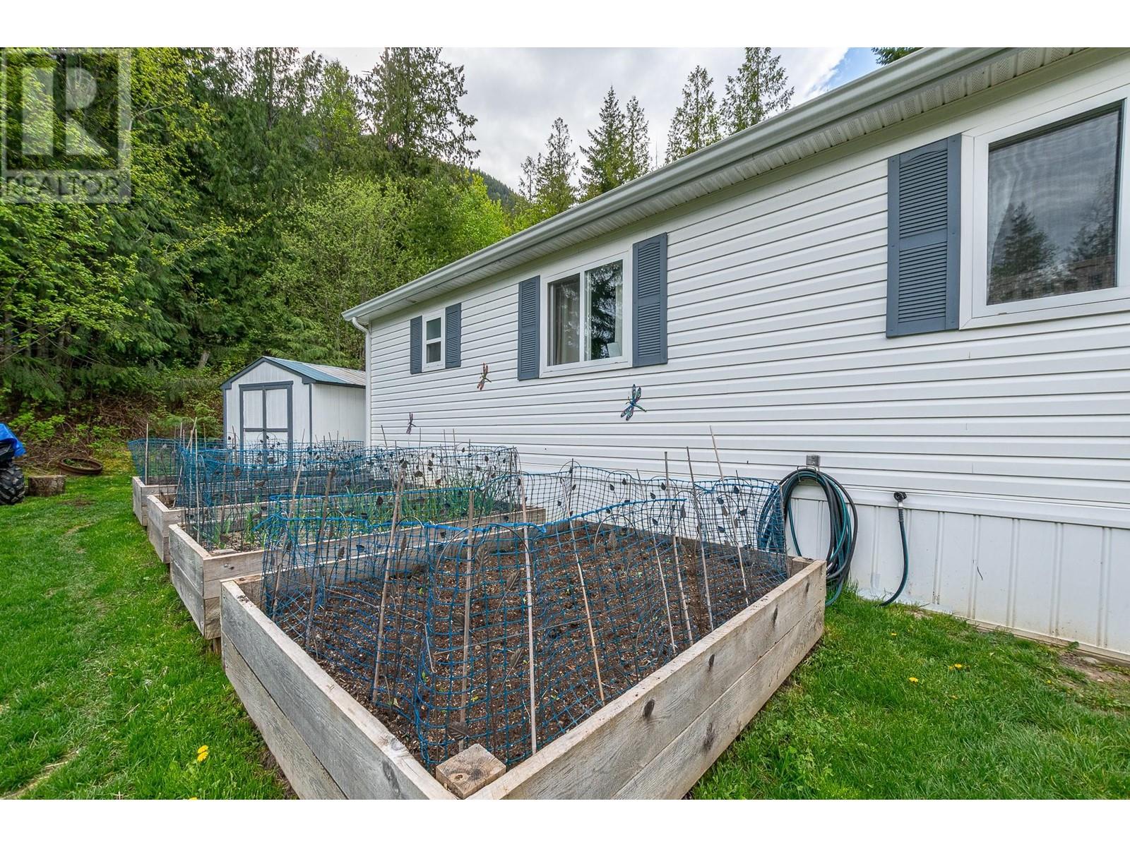 725 Abbington Lane, Tappen, British Columbia  V0E 2X0 - Photo 38 - 10337390