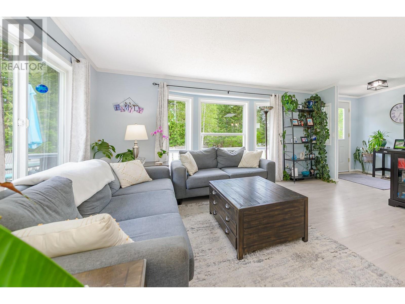 725 Abbington Lane, Tappen, British Columbia  V0E 2X0 - Photo 4 - 10337390