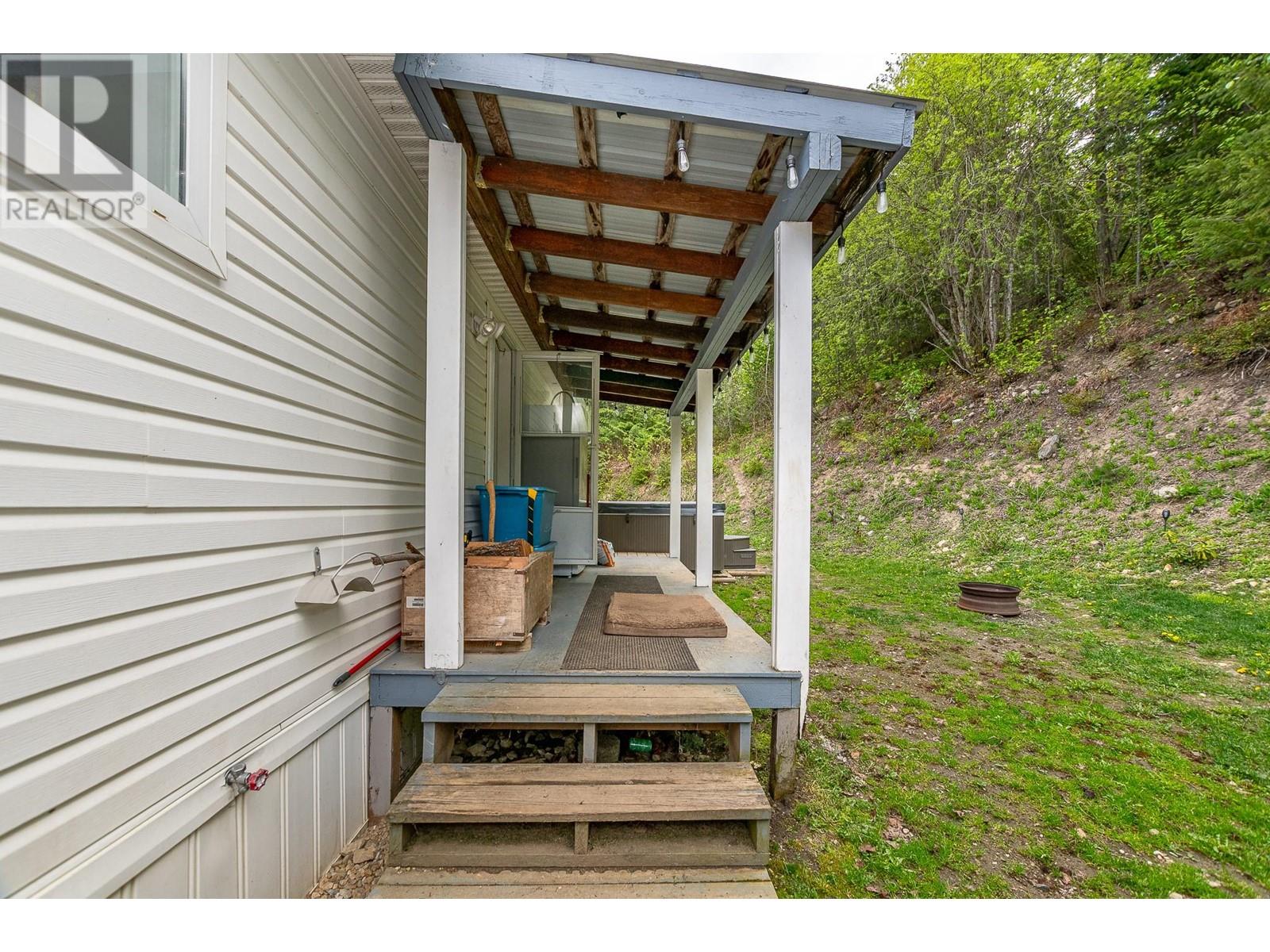 725 Abbington Lane, Tappen, British Columbia  V0E 2X0 - Photo 48 - 10337390