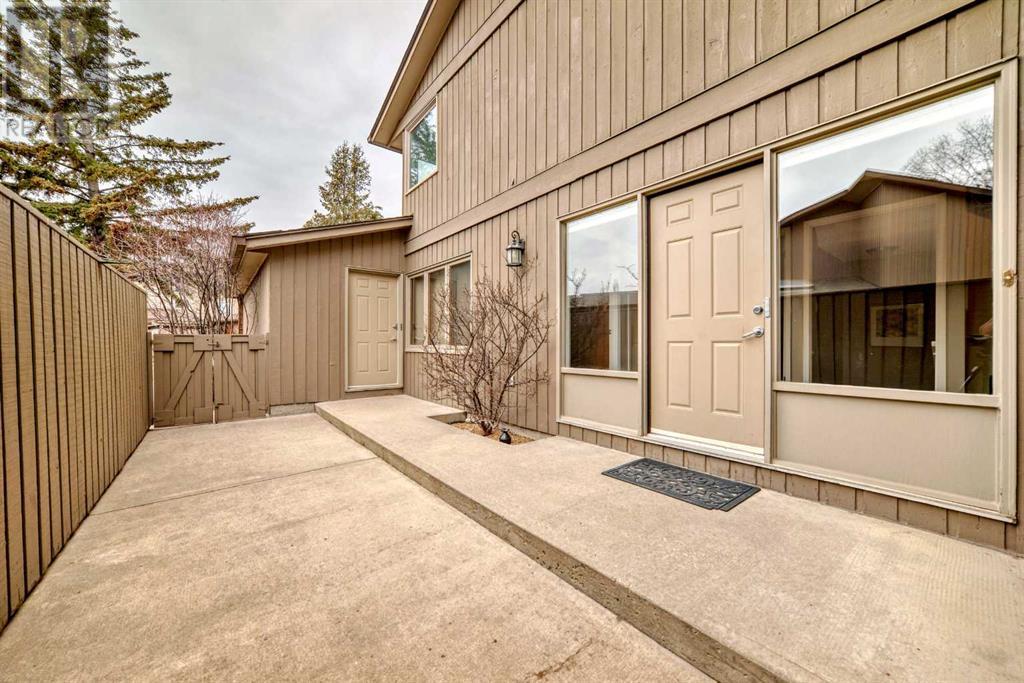 Property at 827, 860 Midridge Drive SE image 3