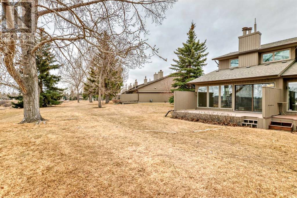 Property at 827, 860 Midridge Drive SE image 4