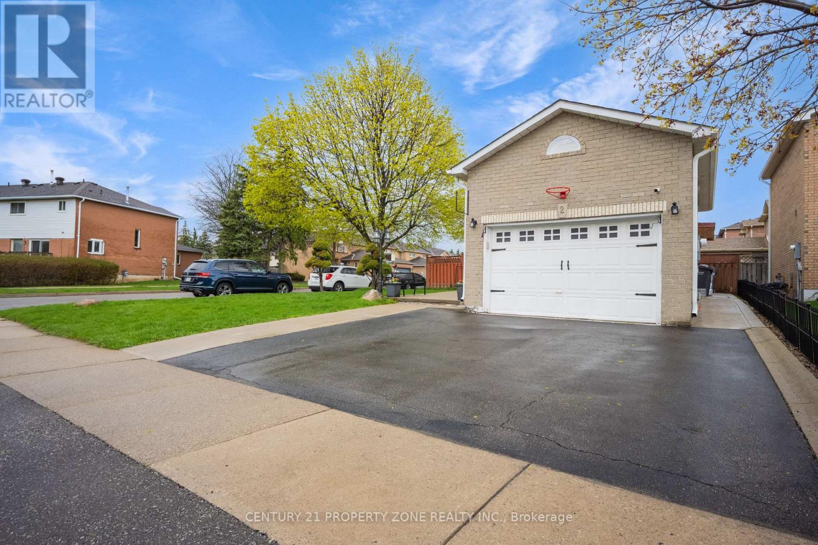 2 Cortez Court, Brampton, Ontario  L6X 3Z4 - Photo 1 - W12116858