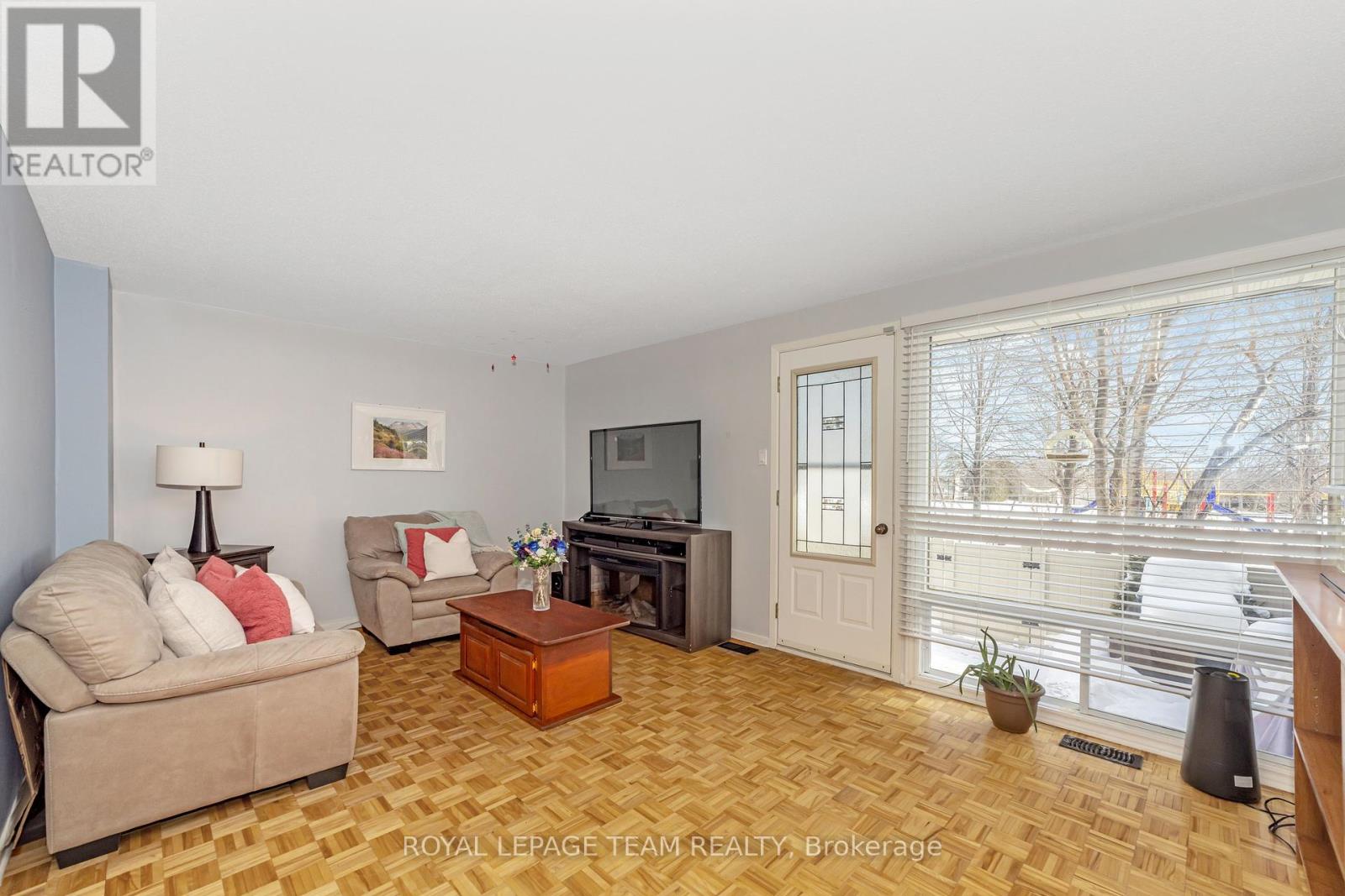 B - 909 Elmsmere Road, Ottawa, Ontario  K1J 8G4 - Photo 11 - X12120631