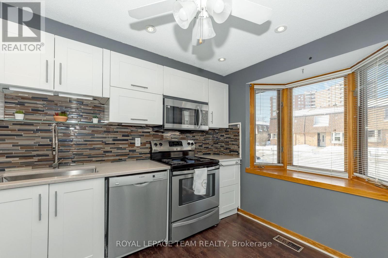 B - 909 Elmsmere Road, Ottawa, Ontario  K1J 8G4 - Photo 3 - X12120631