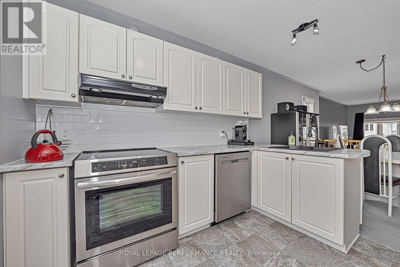 2833 Valerie Place, Clarence-Rockland, Ontario  K4K 1R3 - Photo 15 - X12120690