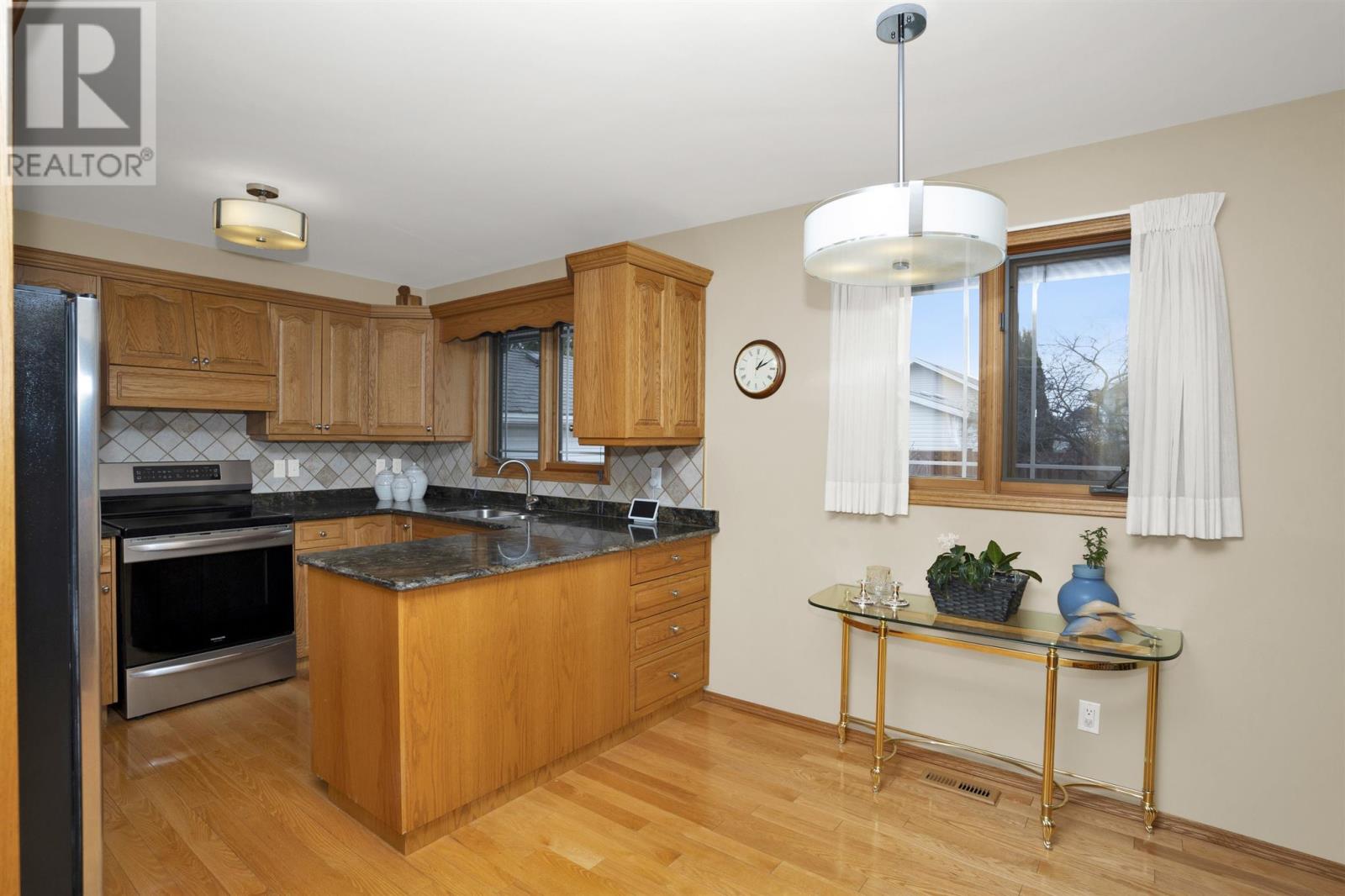 120 Wolverine Cres, Thunder Bay, Ontario  P7C 5Z2 - Photo 2 - TB250974