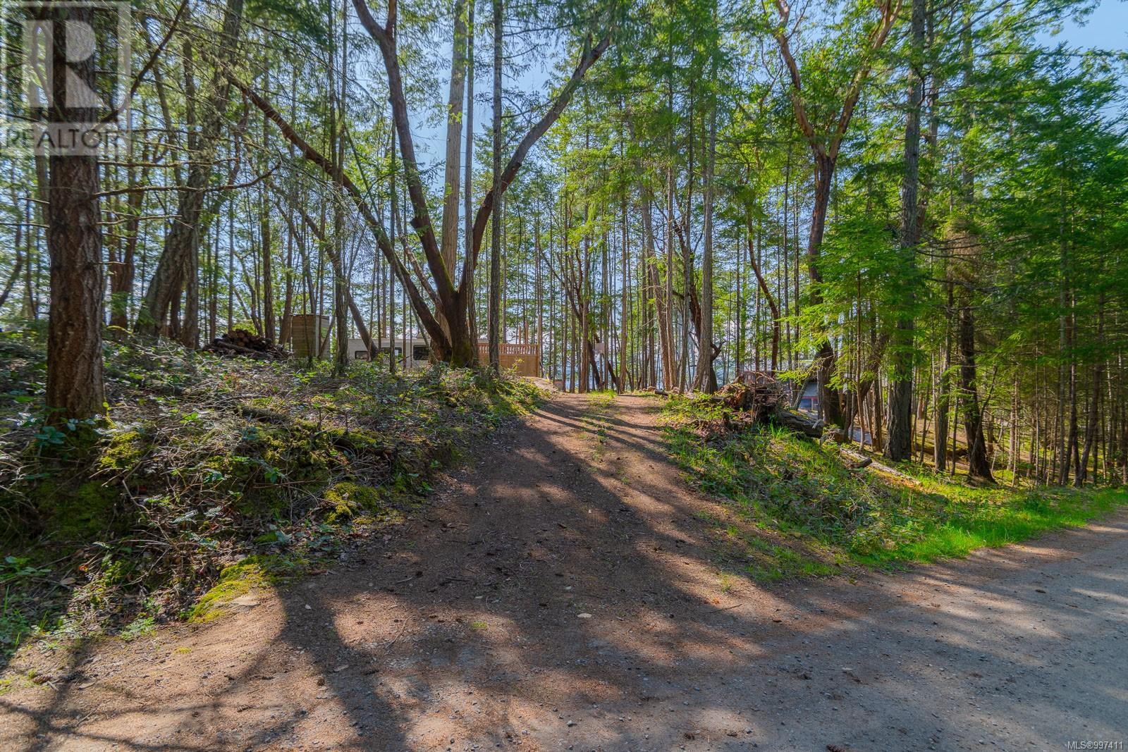 Property at 553 Flewett Dr image 5