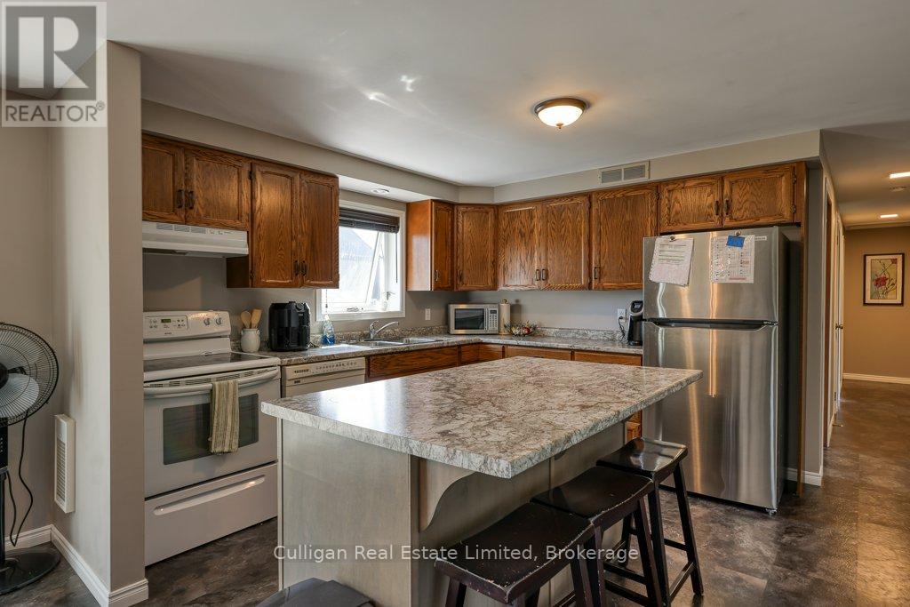 110 Main Street, Kincardine, Ontario  N0G 2T0 - Photo 11 - X12120734