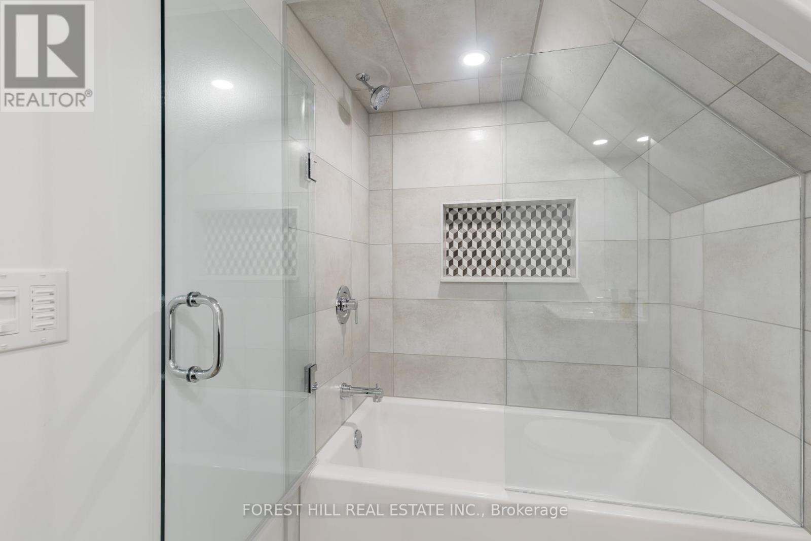 Lower - 13 Barton Avenue, Toronto (Annex), Ontario  M5R 1G7 - Photo 4 - C12120561