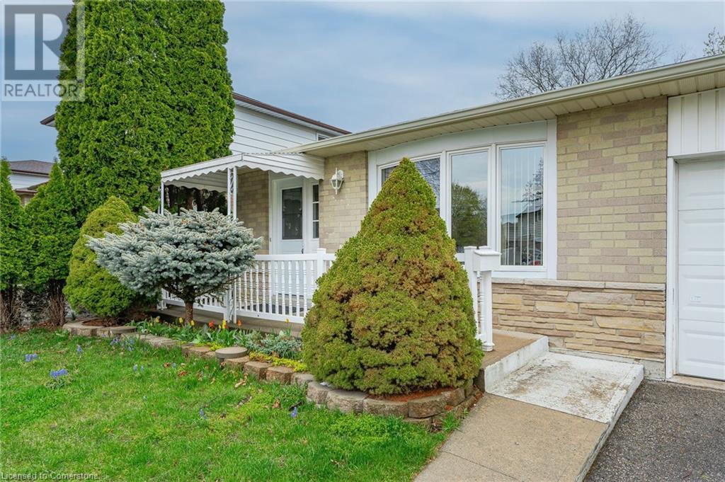 Property at 747 KUMMER Crescent image 3