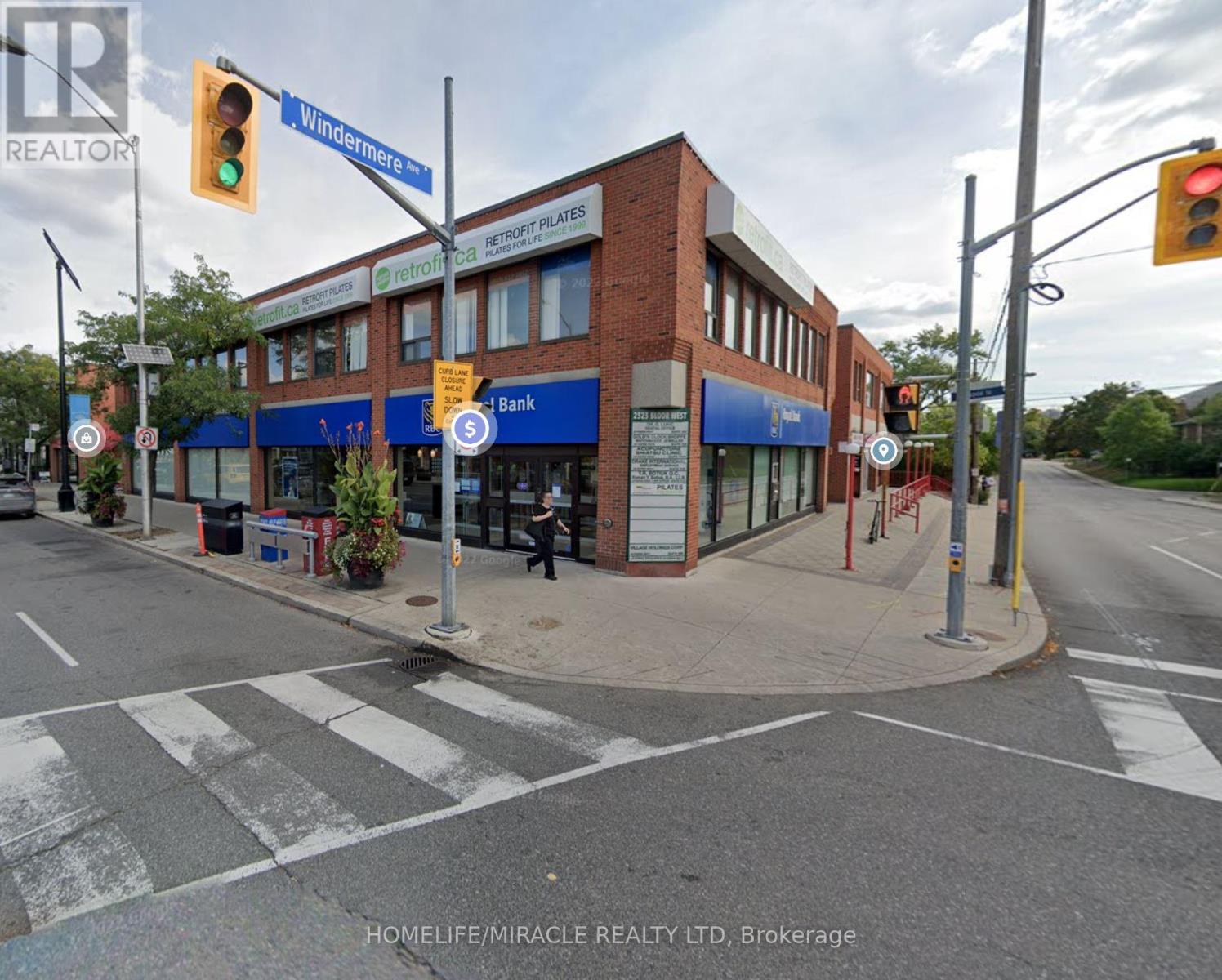 Property at 8 - 2323 BLOOR STREET W image 4