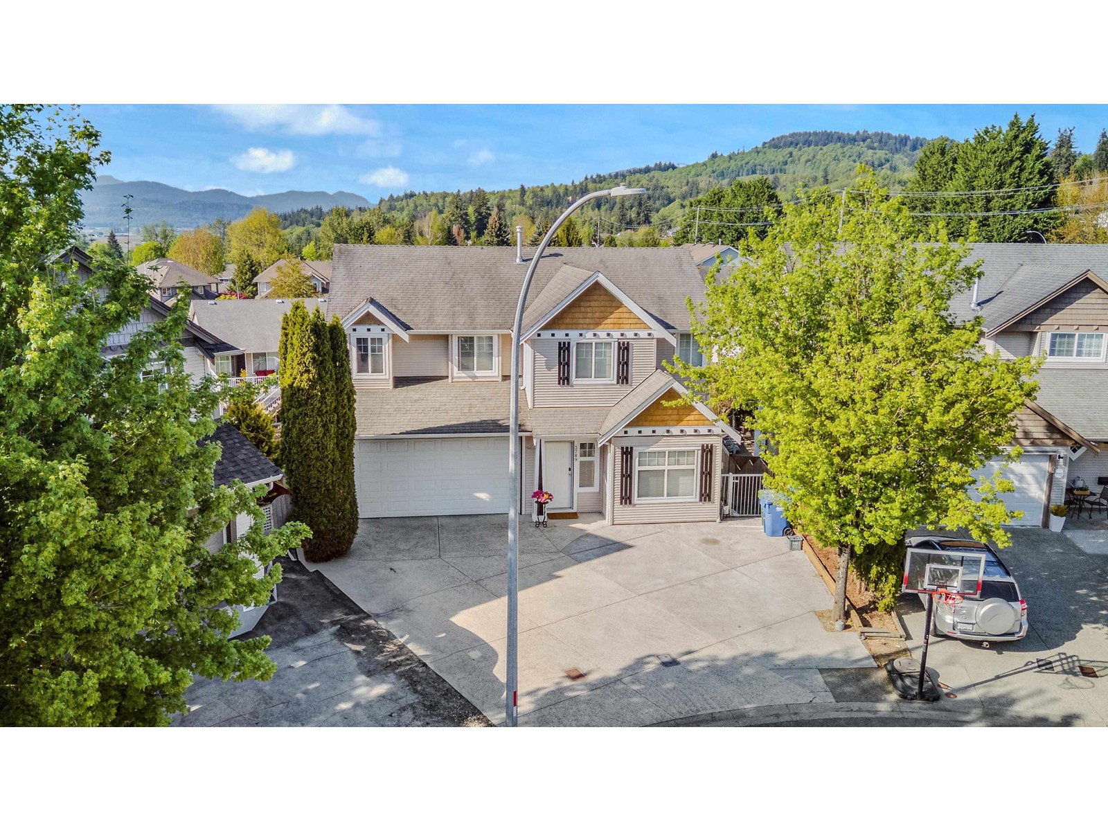 Property at 3789 SHERIDAN PLACE image 2