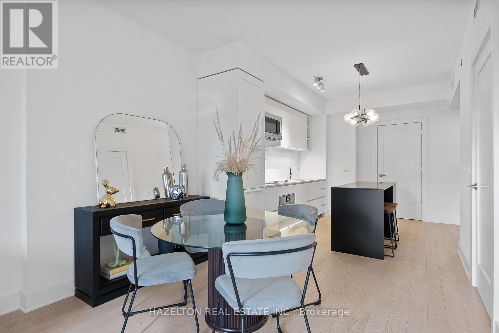 302 - 128 Pears Avenue, Toronto, Ontario  M5R 0A9 - Photo 2 - C12120732