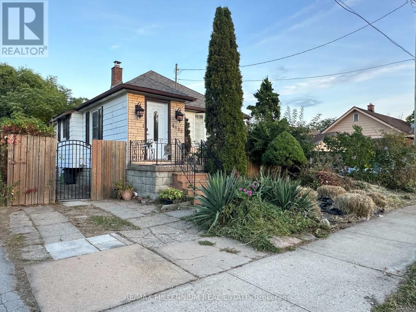 4680 Sixth Avenue, Niagara Falls, Ontario  L2E 4T5 - Photo 1 - X12120575