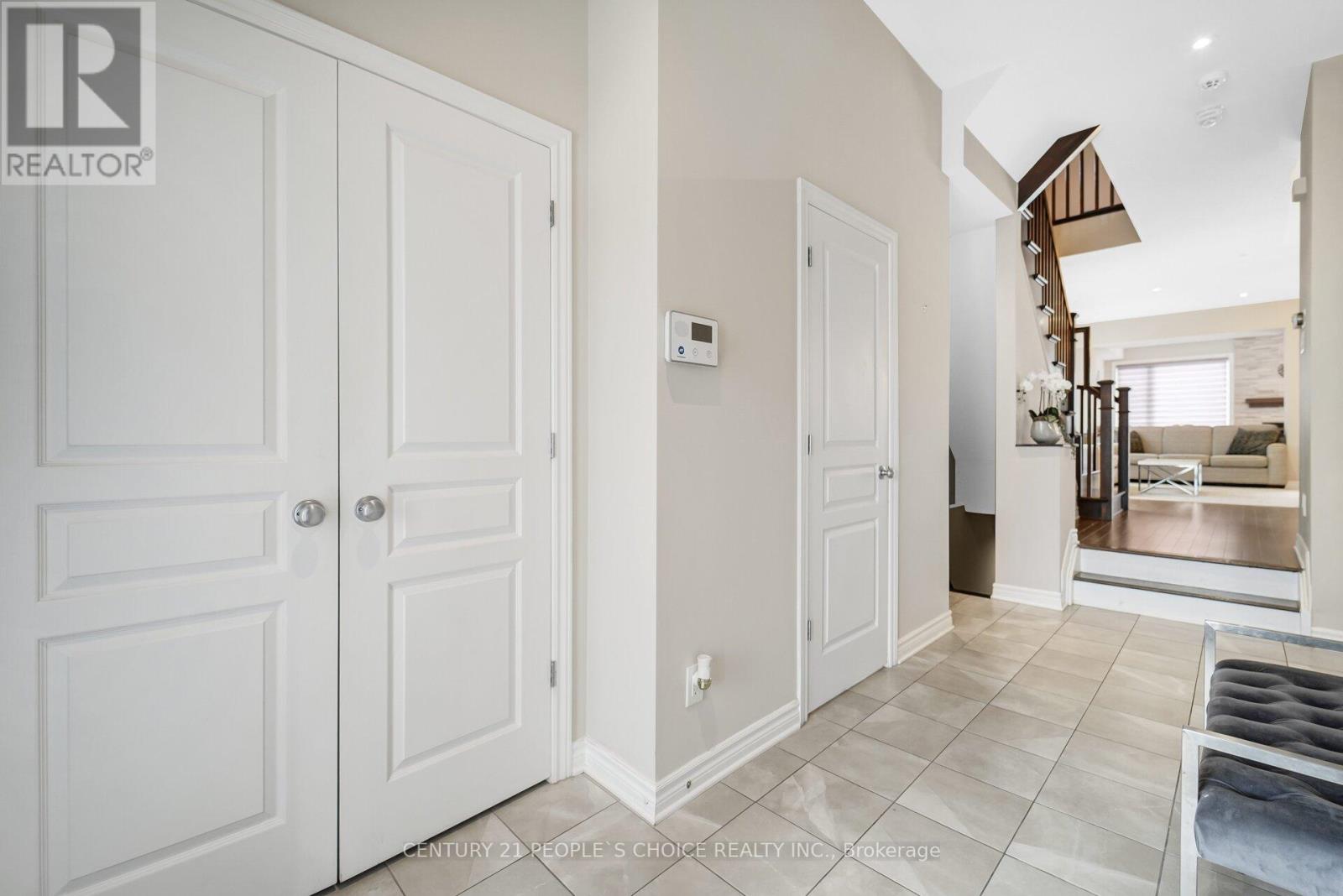 Property at 552 STARGAZER CRESCENT image 5
