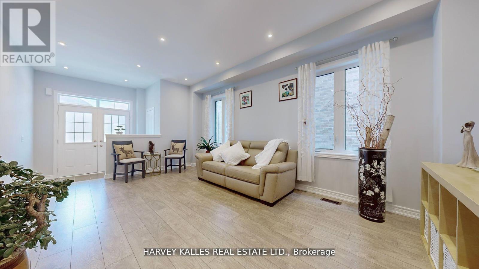67 Crofting Crescent, Markham, Ontario  L6E 0W1 - Photo 4 - N12120625