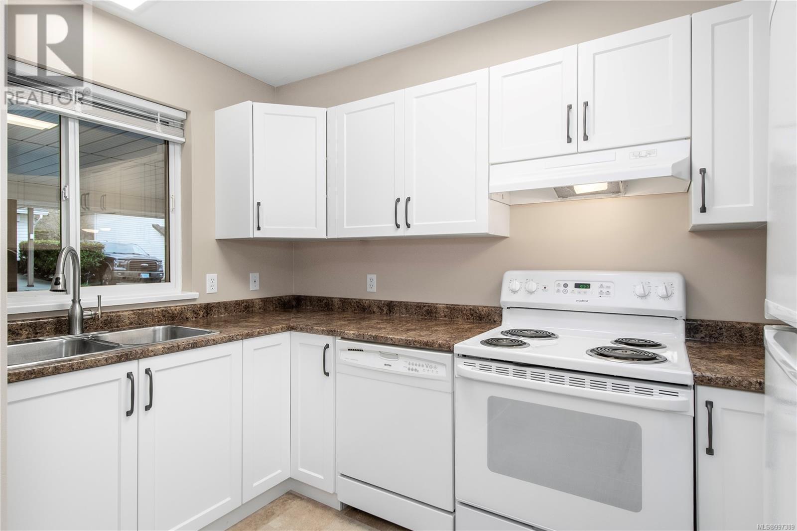 Property at 8 2625 Muir Rd image 3