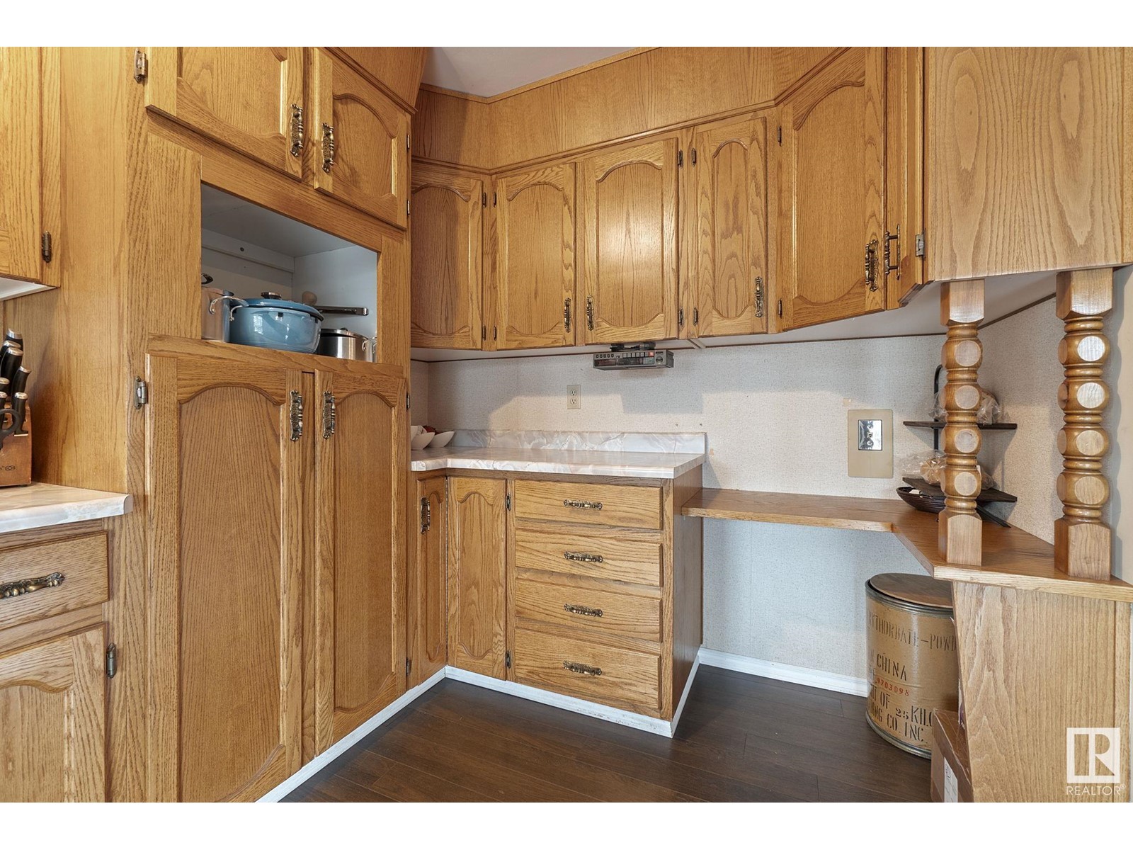 Property at 10507 56 AV NW image 2