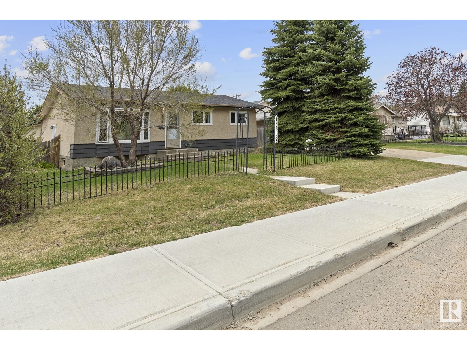 10507 56 Av Nw, Edmonton, Alberta  T6H 0X6 - Photo 2 - E4434128