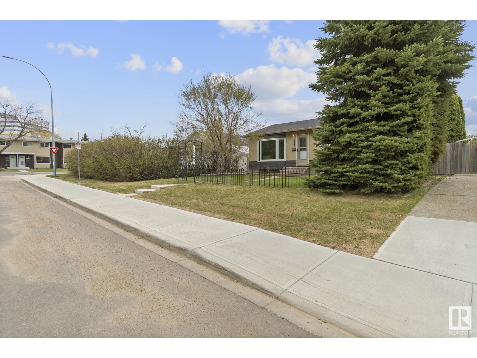 10507 56 Av Nw, Edmonton, Alberta  T6H 0X6 - Photo 3 - E4434128