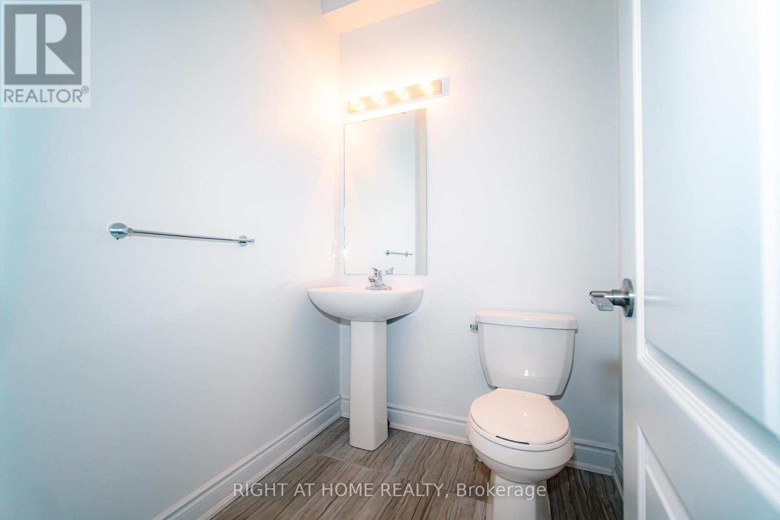 31 Brown Bear Street, Barrie, Ontario  L9J 0H7 - Photo 7 - S12120680