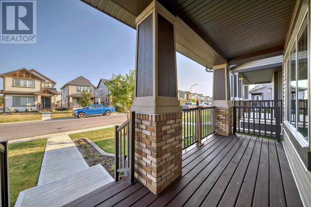 Property at 9 Copperpond Avenue SE image 2