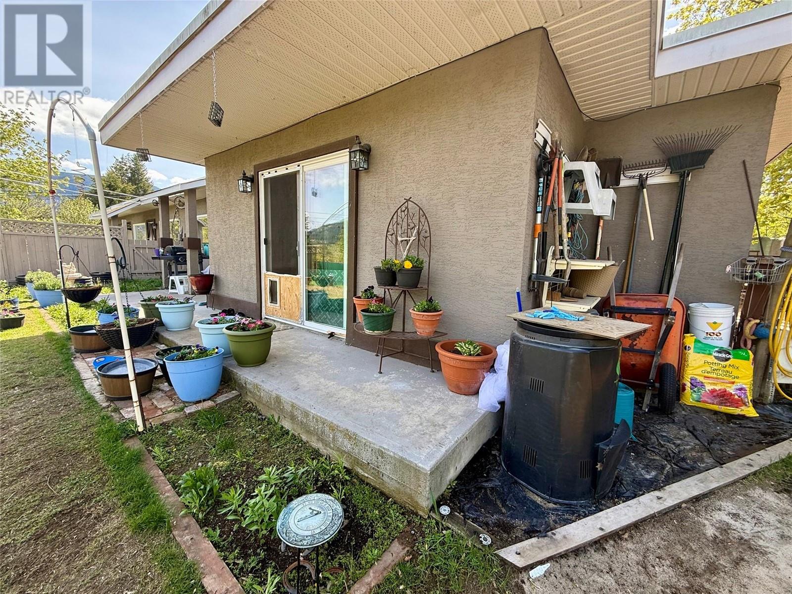 714 12th Street, Castlegar, British Columbia  V1N 2K3 - Photo 45 - 10345593