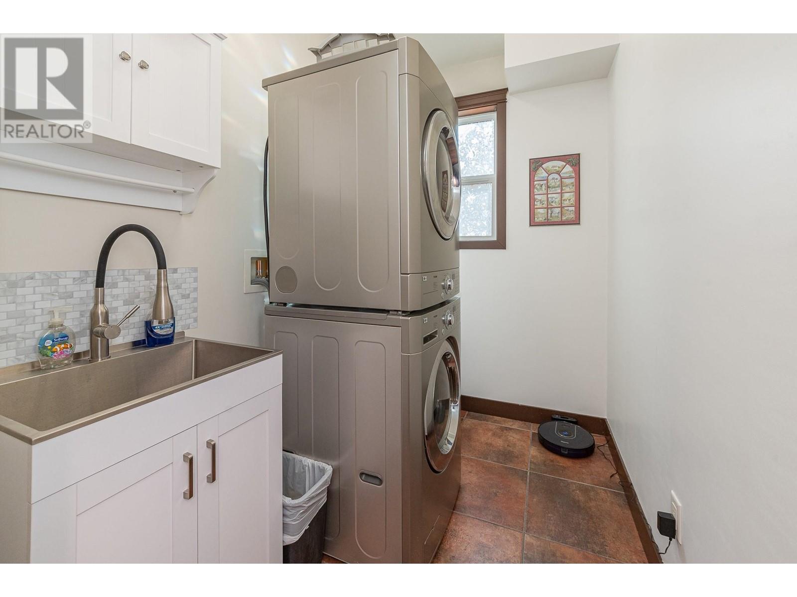 Property at 1571 20 Avenue NE image 3