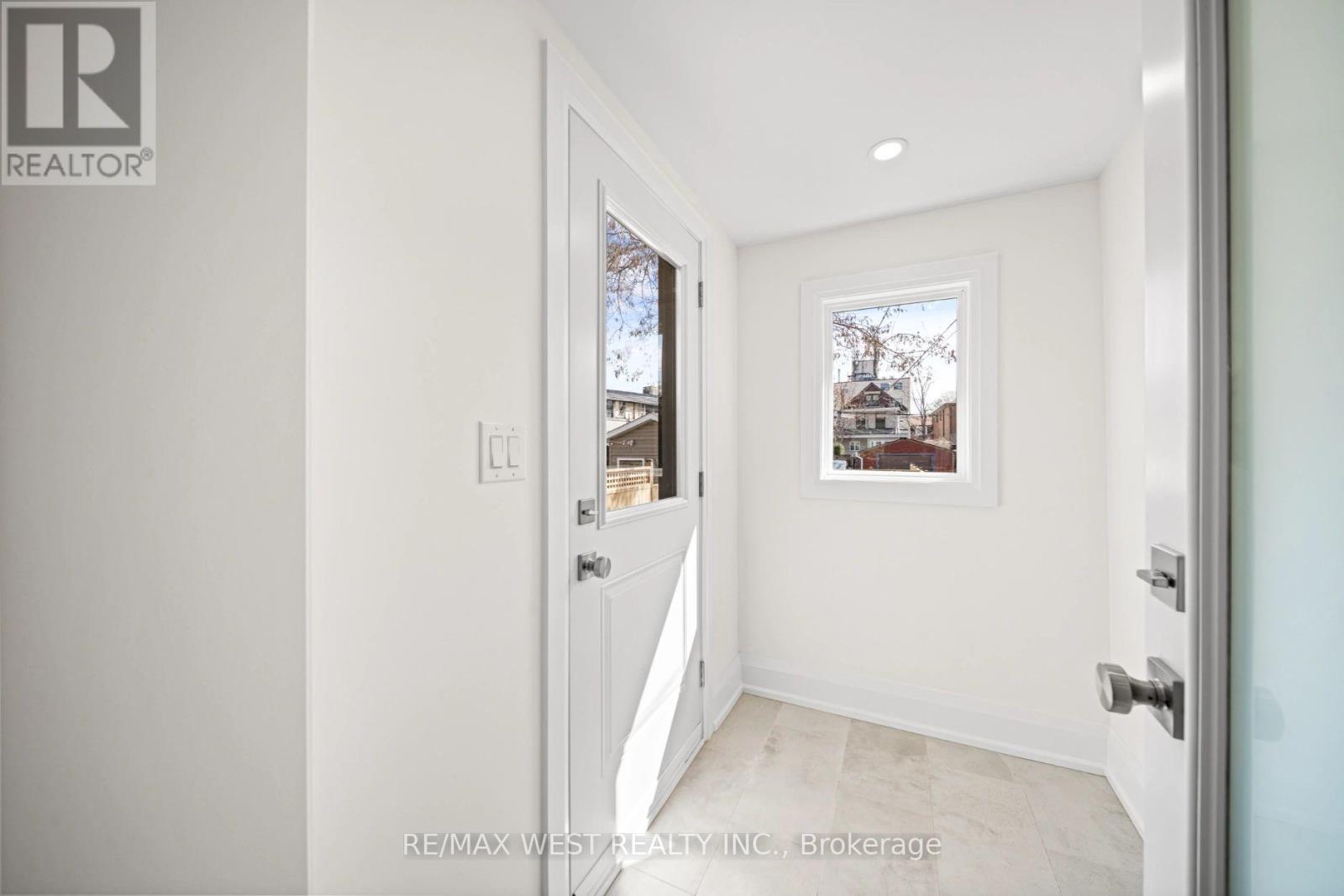 27 Fisken Avenue, Toronto, Ontario  M6P 3C1 - Photo 11 - W12111311