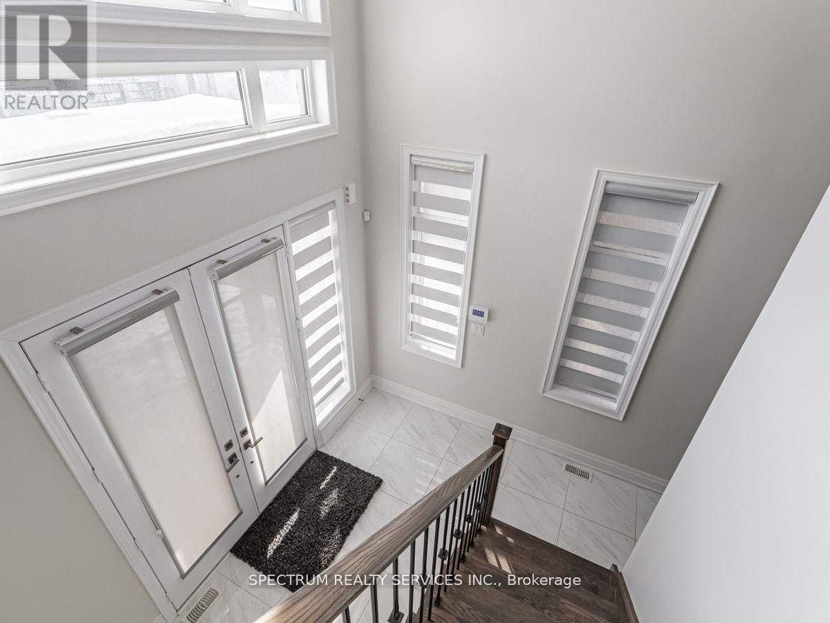 12 Dairymaid Road, Brampton, Ontario  L6X 0B4 - Photo 3 - W12120629