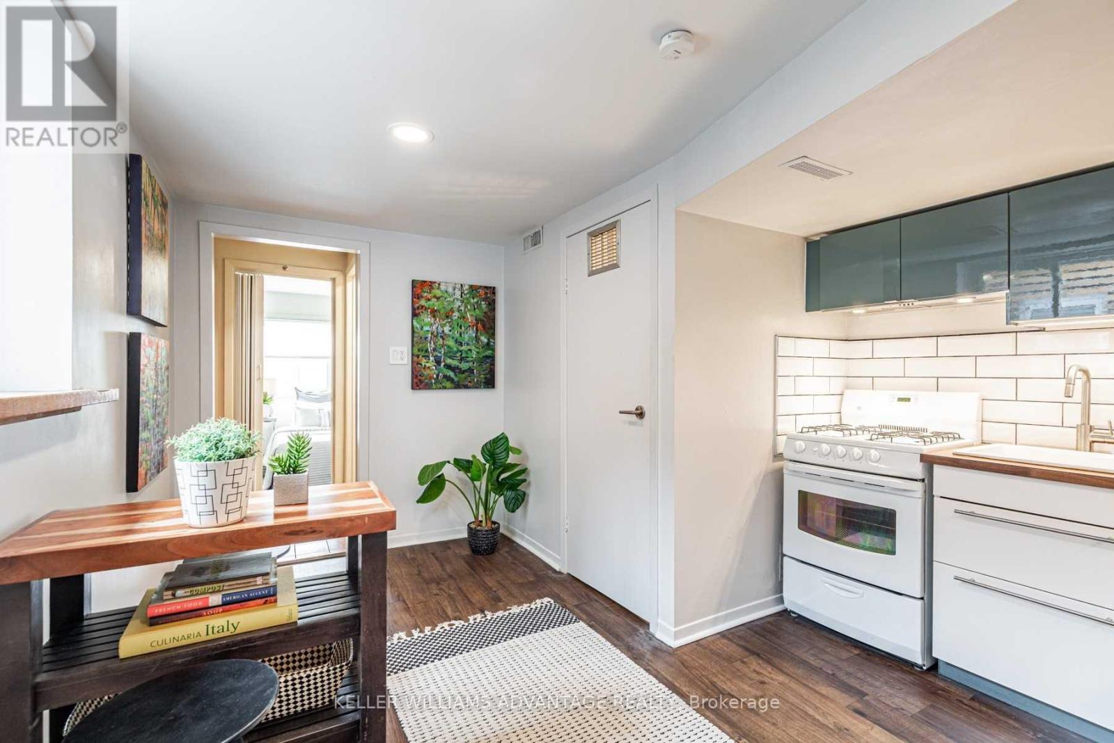 Main - 393 Westmoreland Avenue N, Toronto, Ontario  M6H 3A6 - Photo 6 - W12120678