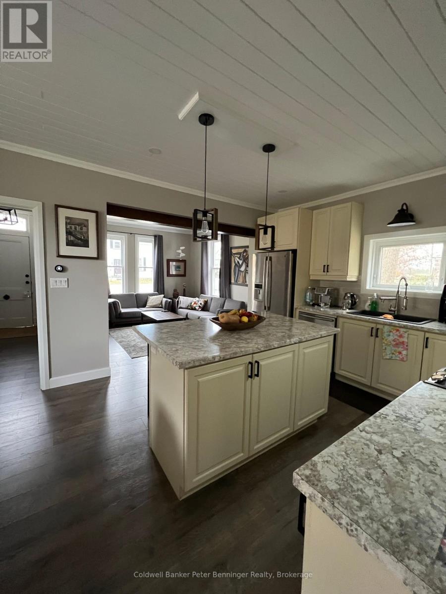 113 William Street, Brockton, Ontario  N0G 2V0 - Photo 6 - X12120793
