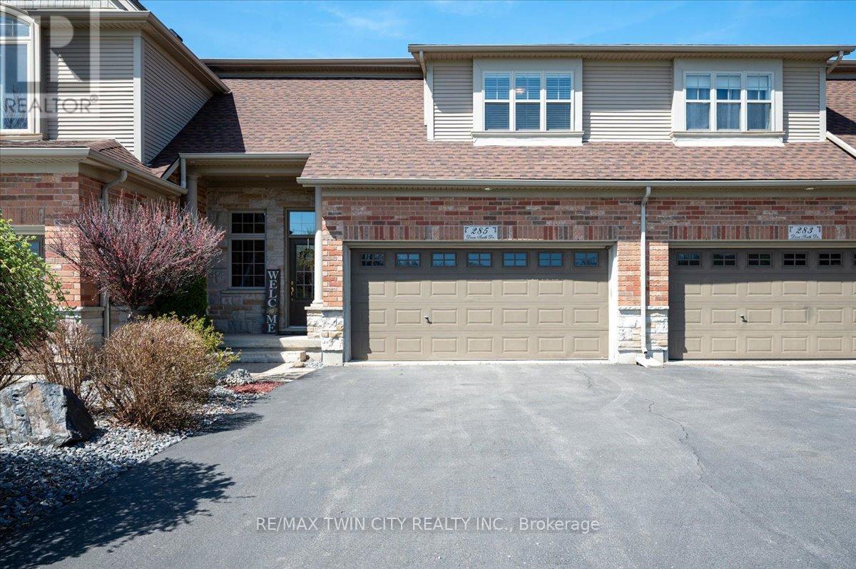 285 Doon South Drive, Kitchener, Ontario  N2P 2X1 - Photo 3 - X12120719