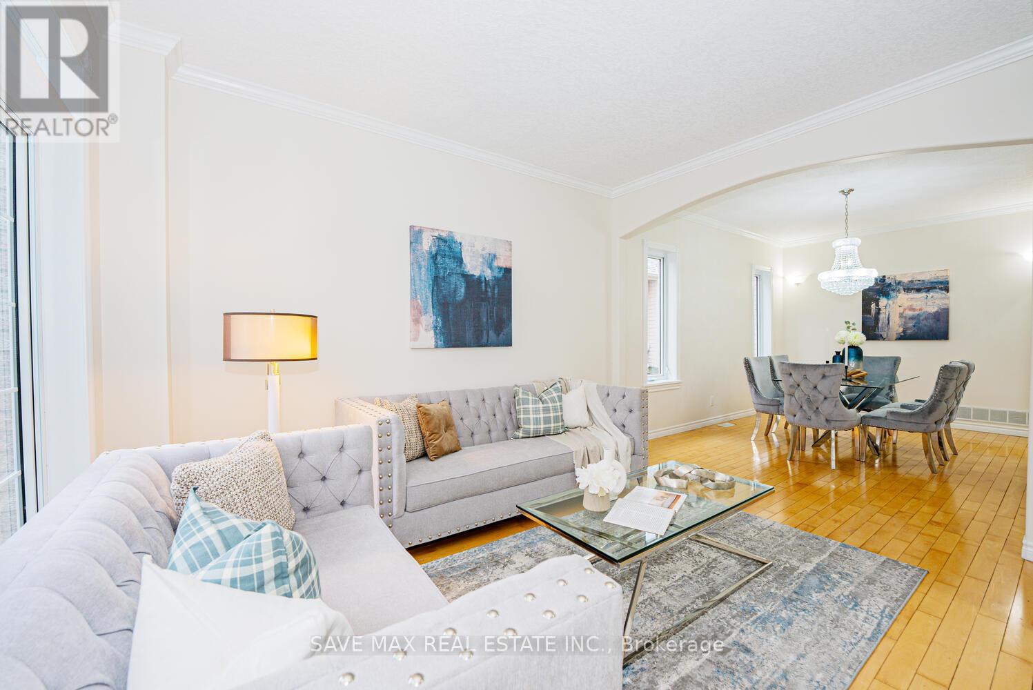 Property at 18 HAWKSWOOD DRIVE image 5