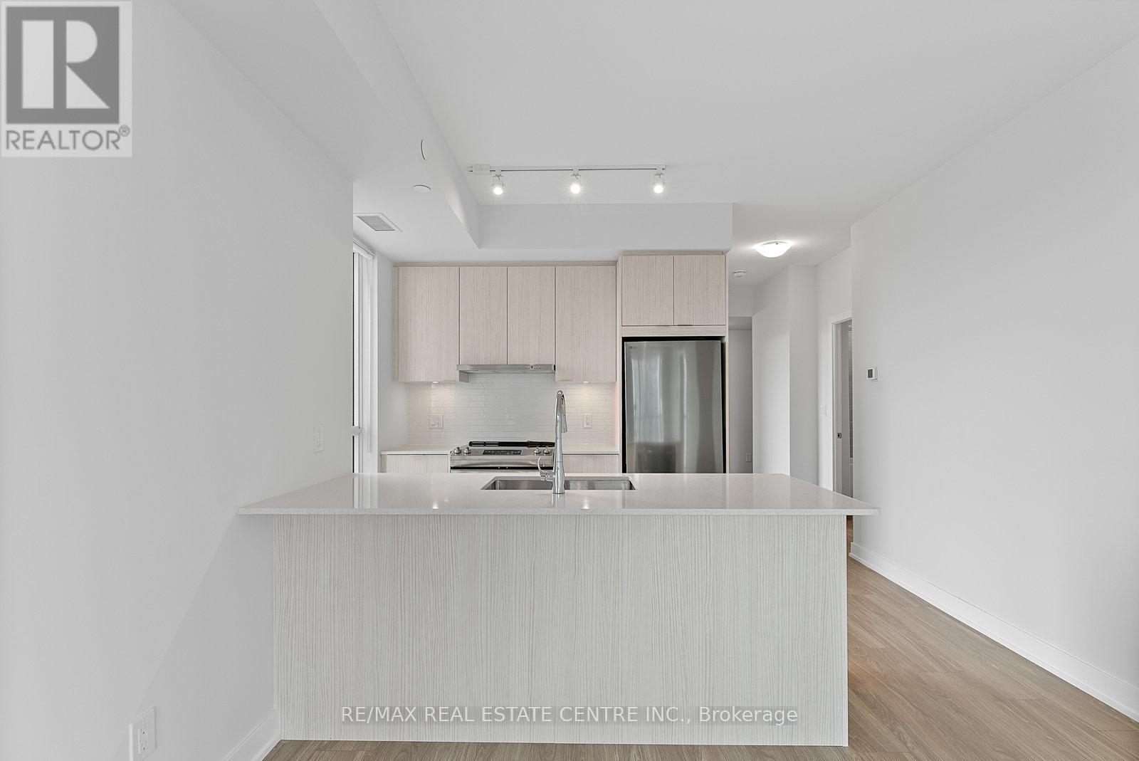 2706 - 430 Square One Drive, Mississauga, Ontario  L5B 0L6 - Photo 10 - W12112936