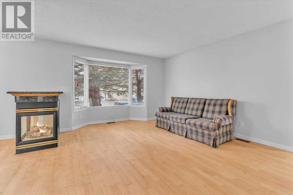 Property at 220 Beddington Circle NE image 3