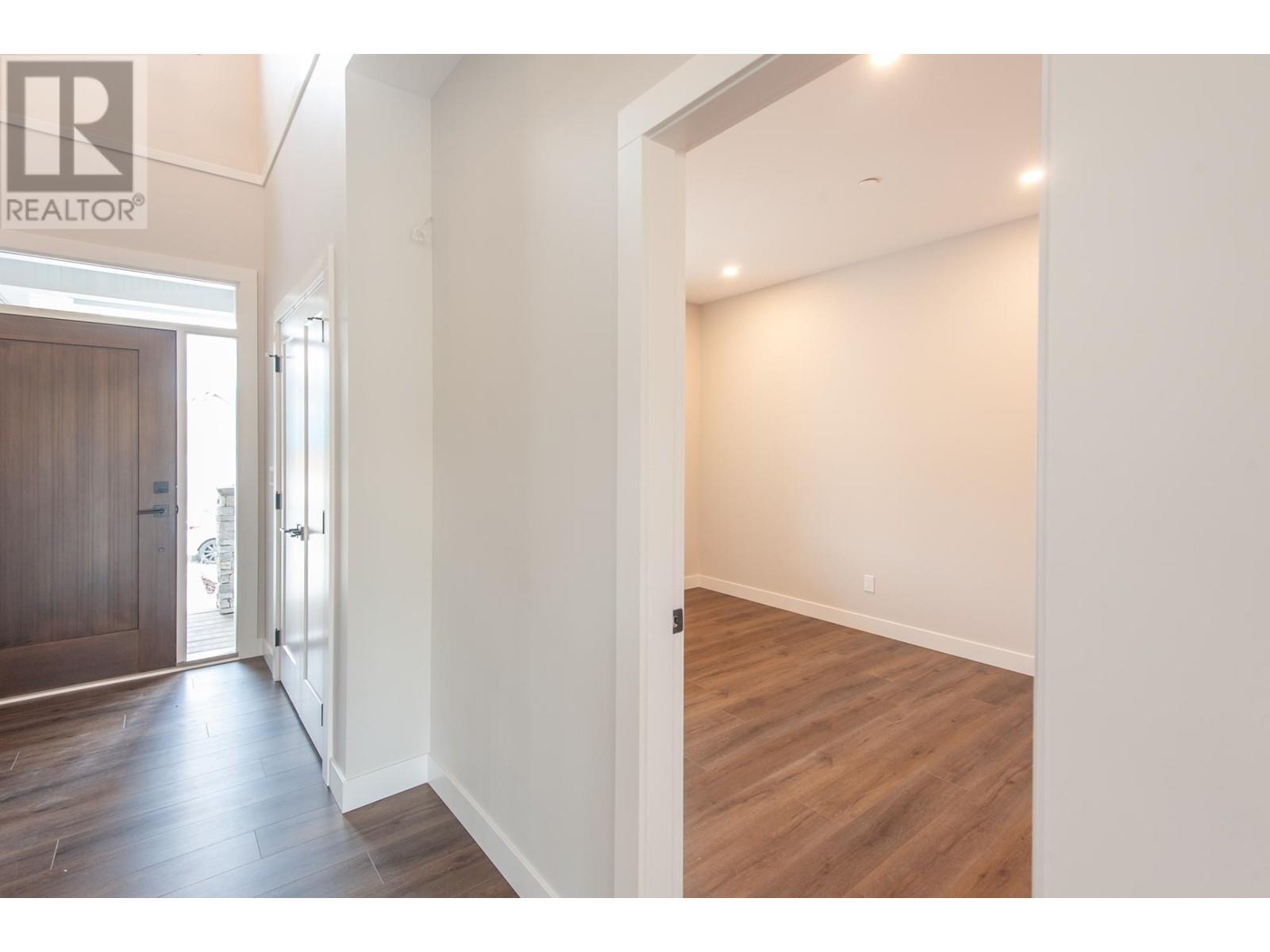 8759 Badger Drive, Kamloops, British Columbia  V2H 1T7 - Photo 8 - 10346111