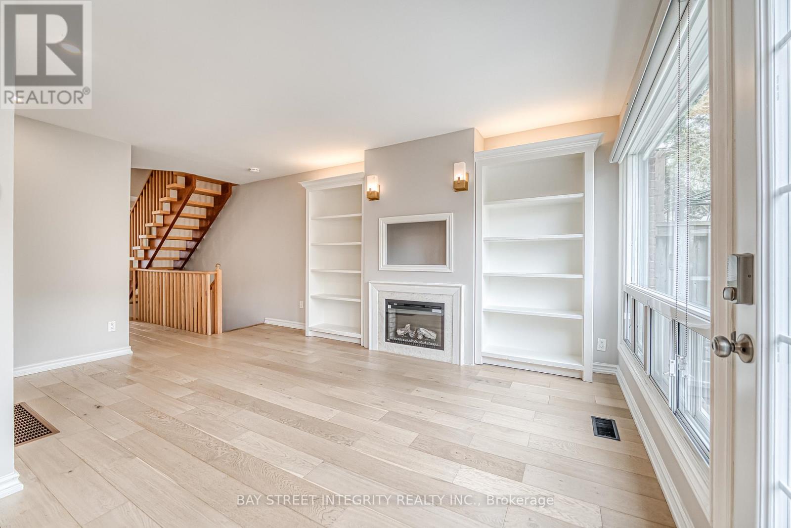 64 Elsa Vineway Drive, Toronto, Ontario  M2J 4H9 - Photo 10 - C12106404
